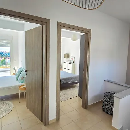 Fourka Vista Retreat - Sea View 3 Bdrm *