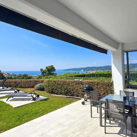 Fourka Vista Retreat - Sea View 3 Bdrm *